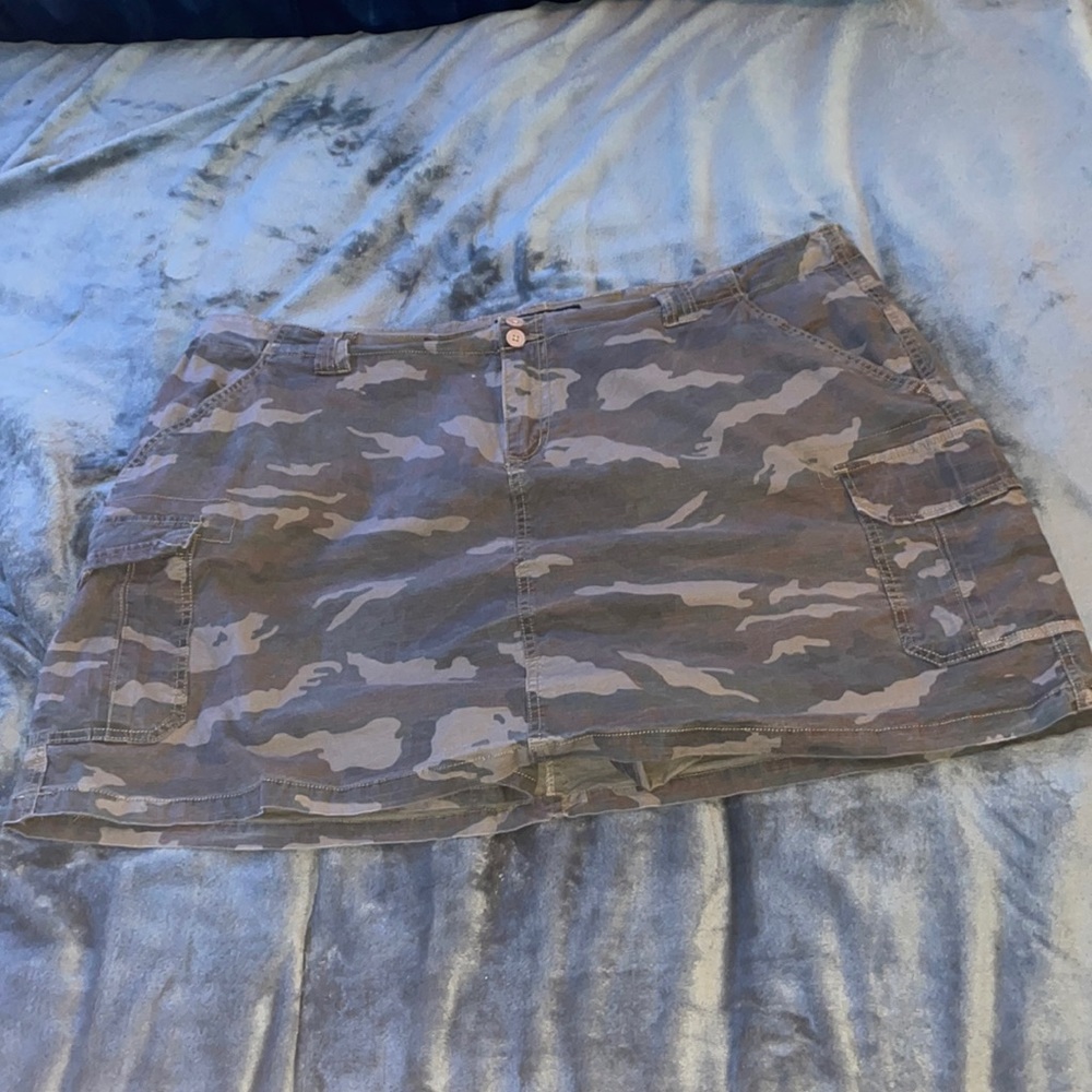Womens size 26 plus camo pattern Venezia skort